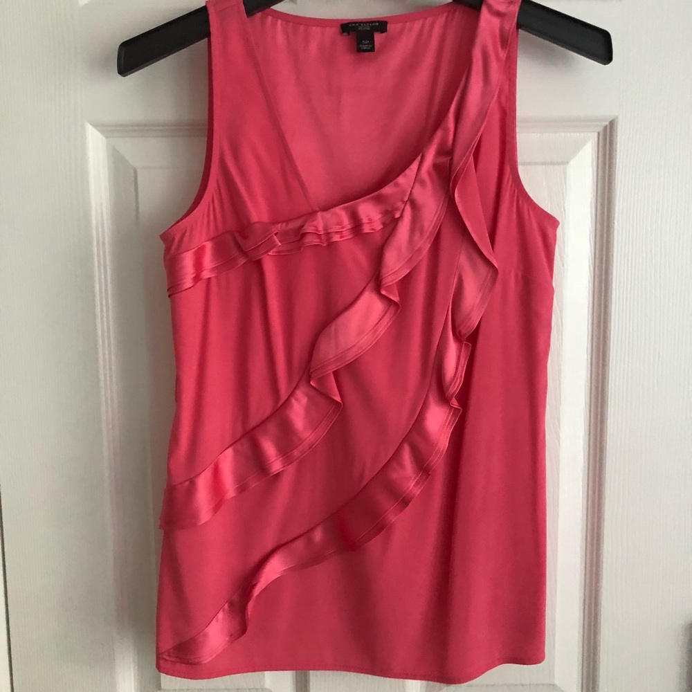 SOLD 🌟 EUC 💯% silk ruffle salmon color sleeveless top